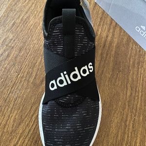 Adidas womens 8 sneaker